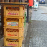 串カツの中村屋 - 外には立ち飲みスペースがあります