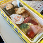 Rinia Tetsudoukan Derikasute-Shon - Dr. Yellow lunch box