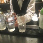 リトルバー - ハイボールは、まず、グラスを冷やします！