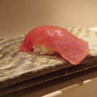 海味 - 先ずは１貫、早くも三厩まぐろ