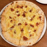LINCA　 別庭 - 干し柿とクリームチーズのピッツァ