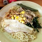 すとうらーめん - モチモチ麺と具材。