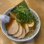 丸源ラーメン - 熟成醤油チャーシュー麺　ドッカンねぎ