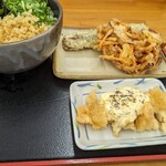 こがね製麺所 - かけ中＋とり天タルタル＋かき揚げ・ちく天