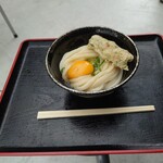 須崎食料品店 - うどん冷+ちくわ天+生卵