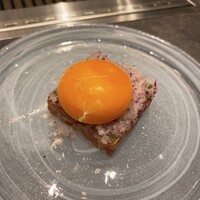 東京焼肉いのうえ 銀座店 - 瞬間燻製ユッケ