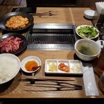 焼肉 叙庵 - 全体図。