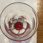 蕎麦 たかま - グラスを上から覗くと花の形に