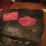旬鮮炭火焼 獺祭 - 牛の溶岩プレート焼き