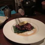 旬鮮炭火焼 獺祭 - ハツのバター焼き　炭で炙る演出