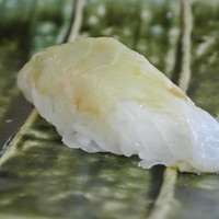 鮨長 - ランチ握り　結　3,000円のヒラメ。
