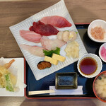 和久 - 料理写真:10食限定「本マグロと地魚のにぎり定食(天ぷら付き)」@2350