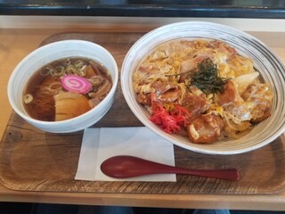 麺笑 八武屋 - ザンギ丼（税込950円）