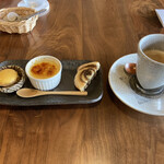 加里屋旅館Q 古民家Cafe - ワンコインセット(マカロン、ブリュレ、パン・オ・ショコラ、ホットコーヒー)