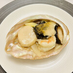 東天閣 - 故宮
      鮑と帆立貝柱と大海老の炒め
      海鮮と菜の花の炒め