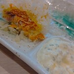 揚げもの処 かつひろ - 銀鮭にタルタルソースが付いてきます。