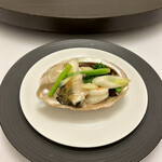 東天閣 - 故宮
      鮑と帆立貝柱と大海老の炒め
      海鮮と菜の花の炒め