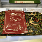 ツマガリ - お会計時にオマケでいただいたコーヒー。嬉しい。