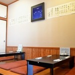 Sushidokoro Hidehiro - 店内は座敷席とカウンター席になっております。