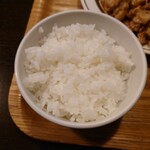 Yo-shoku OKADA - ○ご飯
      ただご飯のお代わりは昔でも280円なので
      生姜焼きとご飯の釣り合いが取れない❔（笑）
      
      無くなったらひたすら生姜焼きを食べることに
      
      大盛りにされてる方もいたけど
      大盛りって幾らアップだっけ❔