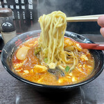 Uma Kara Tammen Arakiya - スープの重量に加えて麺も重い！