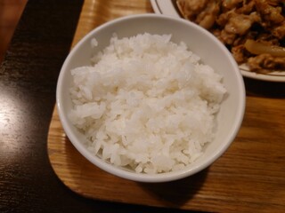 Yo-shoku OKADA - ○ご飯
ただご飯のお代わりは昔でも280円なので
生姜焼きとご飯の釣り合いが取れない❔（笑）

無くなったらひたすら生姜焼きを食べることに

大盛りにされてる方もいたけど
大盛りって幾らアップだっけ❔