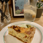 Fortune comes in at the merry gate - じゃがいもとミートソースのキッシュ