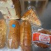 Pari Kuroassan - カレー、食パン、ガーリックフランス、牛乳クリームサンド、メープルスティック