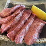 焼肉厨房 ハレルヤ - 厚切り牛タン 990円