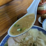 純とんこつ無双 - スープ　コクが有り後を引く味