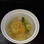 宮島温泉 滝の荘 - 茄子まんじゅう。浮いていた何かの軸野菜は不明、中には挽肉。薄味だけど美味しかったー