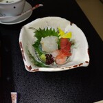 宮島温泉 滝の荘 - お刺し身、鯛、中トロ、海老、イカ、豆腐