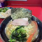 横浜ラーメン おか本 - 