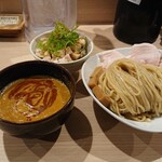 麺屋 さん田 - カレーつけ麺大盛と鶏チャーシュー丼