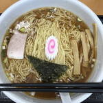 らーめんどんぐり - センターにはナルト。