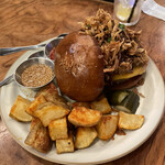 Chillmatic - 熟成肉チーズバーガー、プルドポーク追加