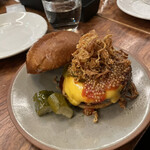 Chillmatic - ハラペーニョ熟成肉チーズバーガー、フライドオニオン追加