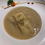 SUN TUNG LOK CHINESE CUISINE - キヌガサ茸と燕の巣のスープ