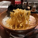 麺五郎 - 【こってり背脂磯のりラーメン　920円】麺リフト。太縮れ麺の食感が最高です！