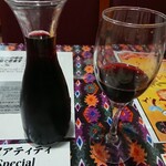 インド・ネパール料理 Atithi - ワインは250mlずつ二回にわけて出てくる