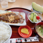 道の駅 七城メロンドーム - えこめ牛ステーキ定食(土日限定)1,200円 メロン180円