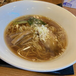 Eihou Hanten - 鶏カラアゲ定食のラーメン