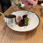 Raparute - 鴨がねぎを背負って：近江鴨の胸肉のロースト 九条ねぎのコンフィ 賀茂茄子のフムス