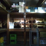 日和庵 - 酒蔵　空調管理され、ワインセラーになってる。