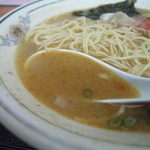 九州ラーメン 葉隠 - スープ