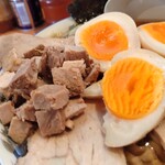 ケンチャンラーメン - 豪華です。