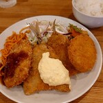 Shouwa No Youshoku Yayoi - アジフライ定食にコロッケトッピング