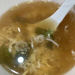 菊姫ぎょうざ - 意外にもあっさり餃子に、濃いめのスープが合う。