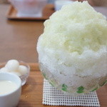 埜庵 - にくちゃんは生めろん（900円）と白玉（100円）。