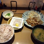 やよい軒 難波中2丁目店 - 一見ヘルシー風メニューにして見ました。